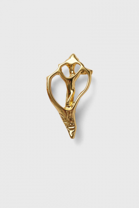 The petite Seashell brooch, Gold