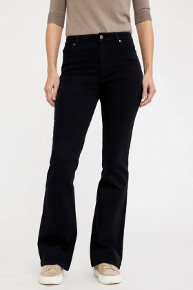 Naomi 830, Stay black