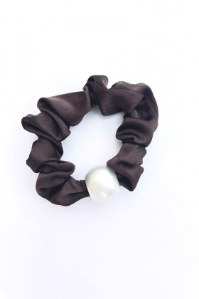 Scrunchie, Pearl & Chocolate