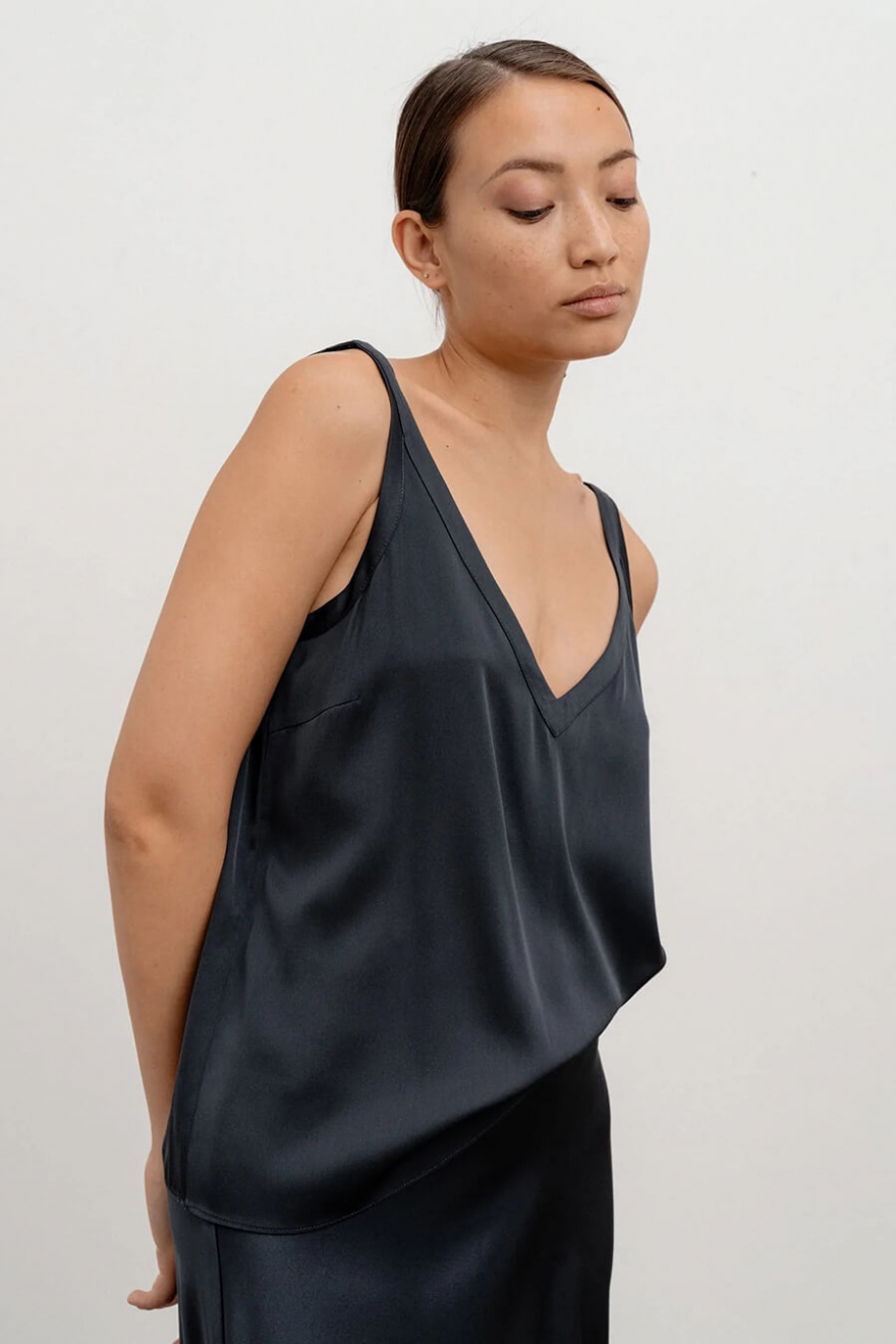 AHLVAR GALLERY Shin silk tank Blue grey Toppar Dam Eli