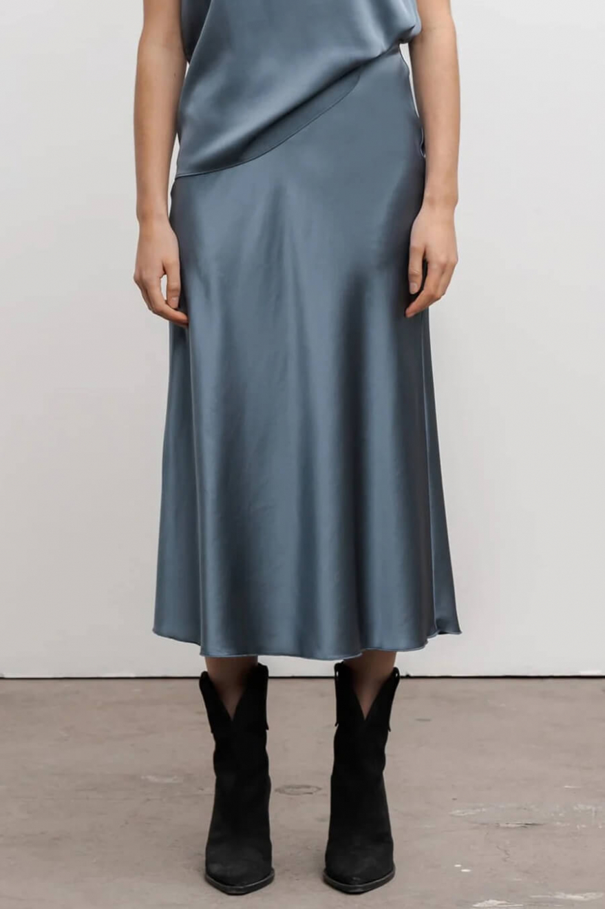 AHLVAR GALLERY Hana Satin Skirt Steel Blue Kjolar Dam